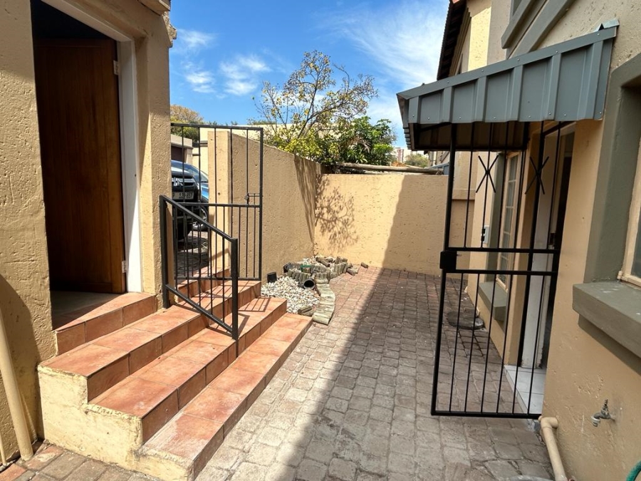 2 Bedroom Property for Sale in La Montagne Gauteng