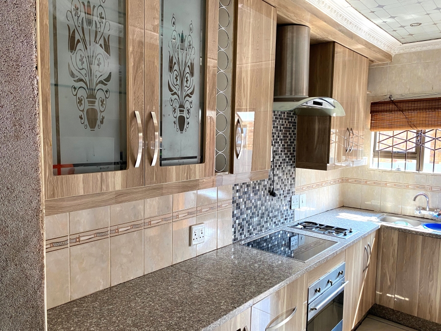 5 Bedroom Property for Sale in Spruit View Gauteng