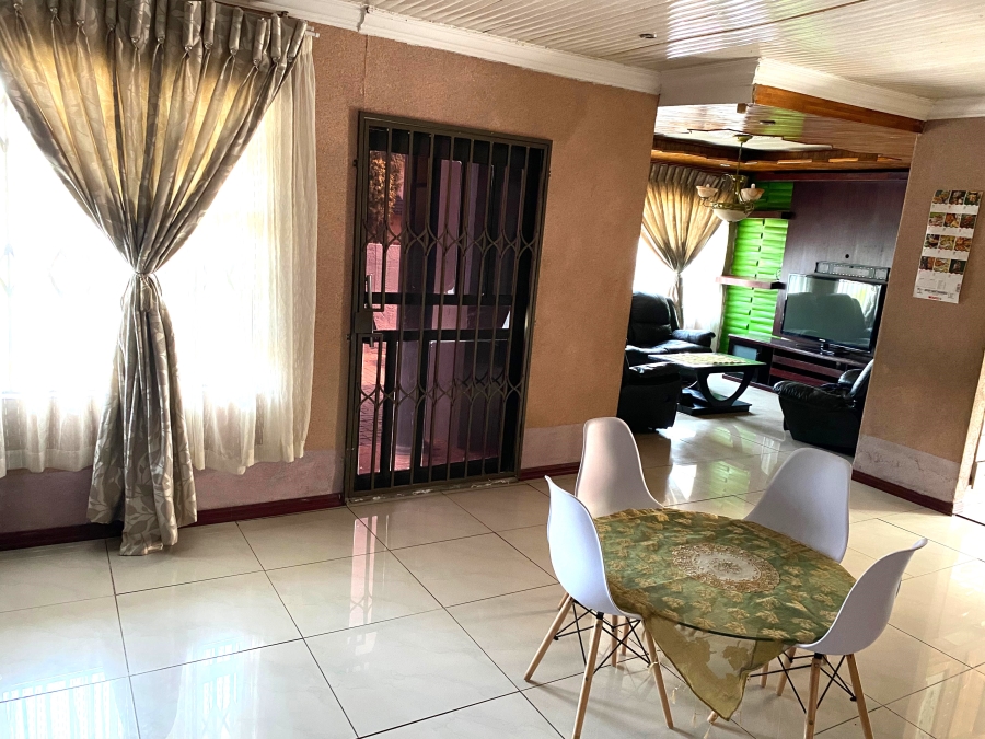 5 Bedroom Property for Sale in Spruit View Gauteng