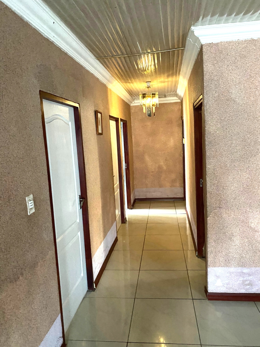 5 Bedroom Property for Sale in Spruit View Gauteng