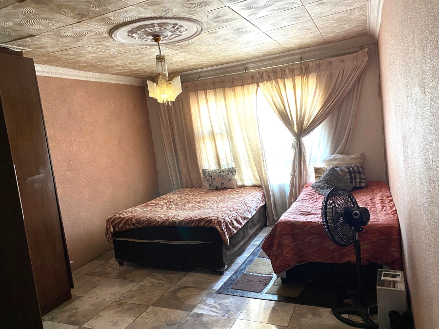 5 Bedroom Property for Sale in Spruit View Gauteng