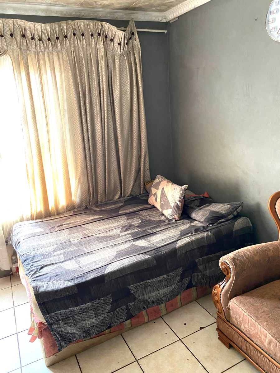 5 Bedroom Property for Sale in Spruit View Gauteng