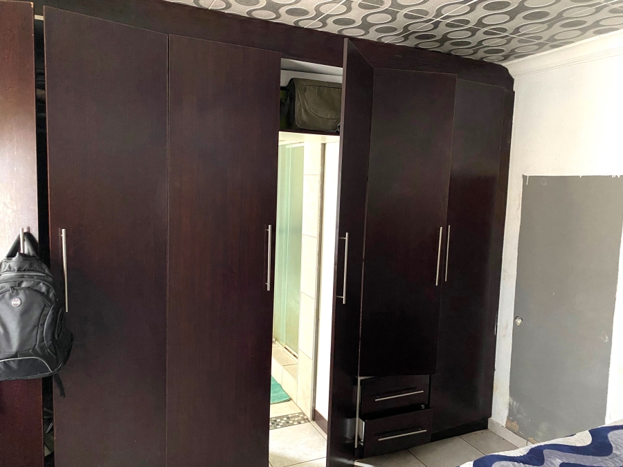 5 Bedroom Property for Sale in Spruit View Gauteng