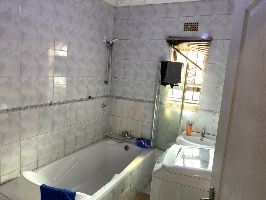 5 Bedroom Property for Sale in Spruit View Gauteng