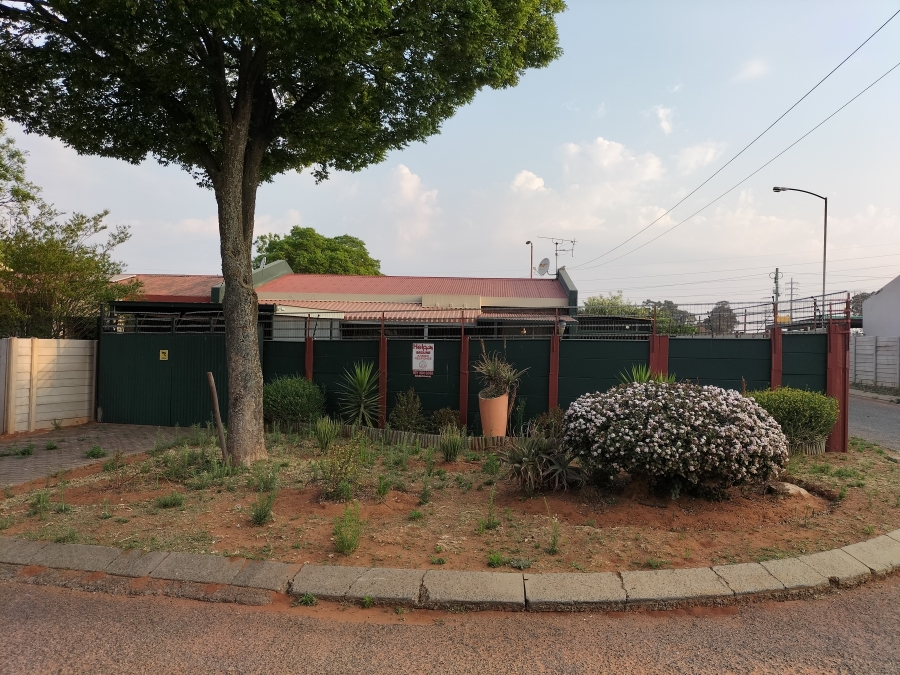 3 Bedroom Property for Sale in Florida Lake Gauteng