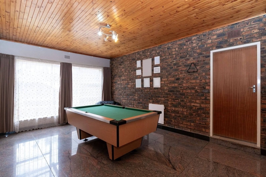 6 Bedroom Property for Sale in Edleen Gauteng