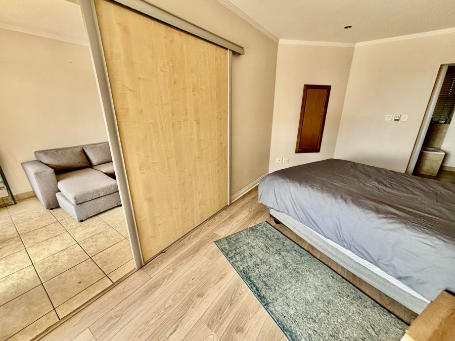 1 Bedroom Property for Sale in Sandhurst Gauteng