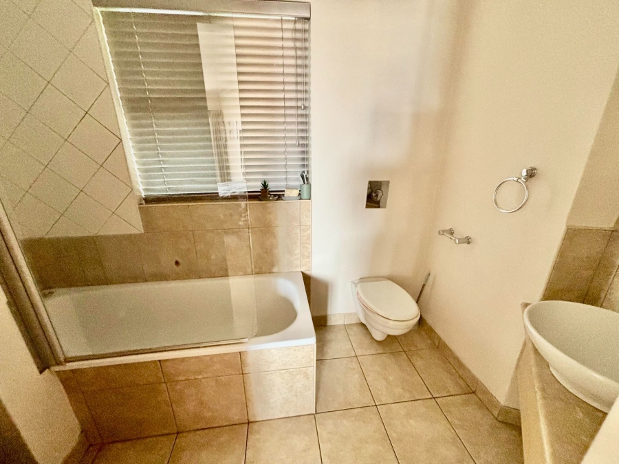 1 Bedroom Property for Sale in Sandhurst Gauteng