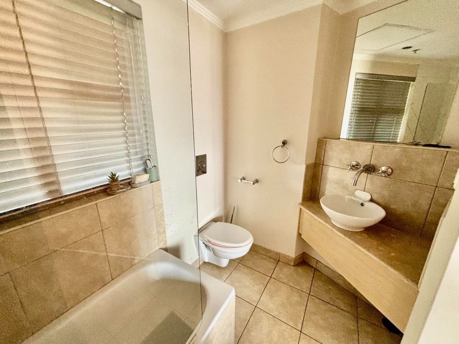 1 Bedroom Property for Sale in Sandhurst Gauteng