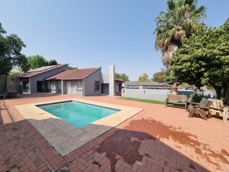 4 Bedroom Property for Sale in The Reeds Gauteng