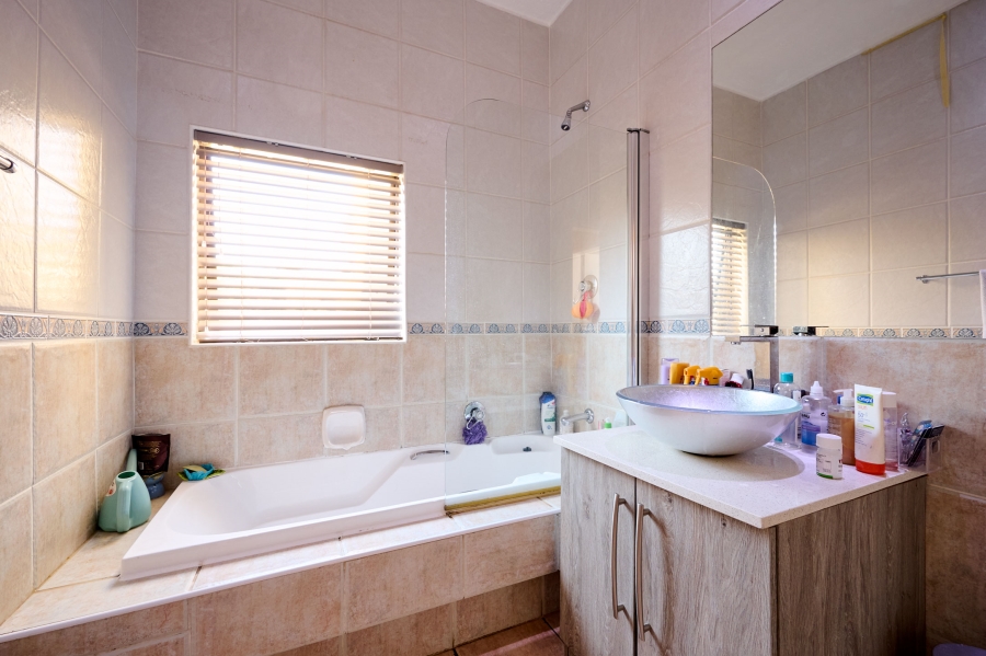 To Let 3 Bedroom Property for Rent in Halfway Gardens Gauteng