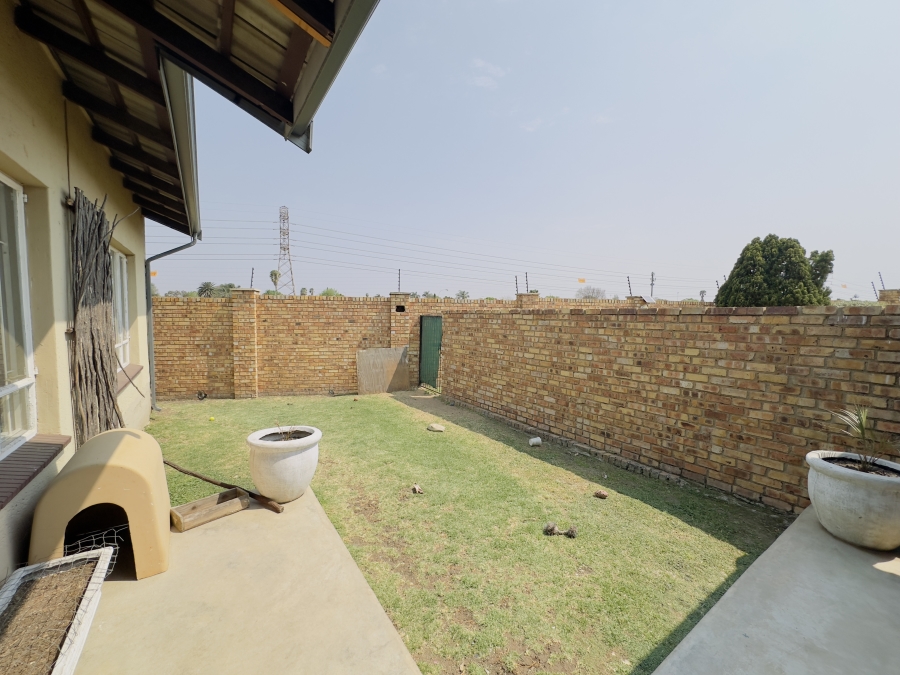 2 Bedroom Property for Sale in Verwoerdpark Gauteng