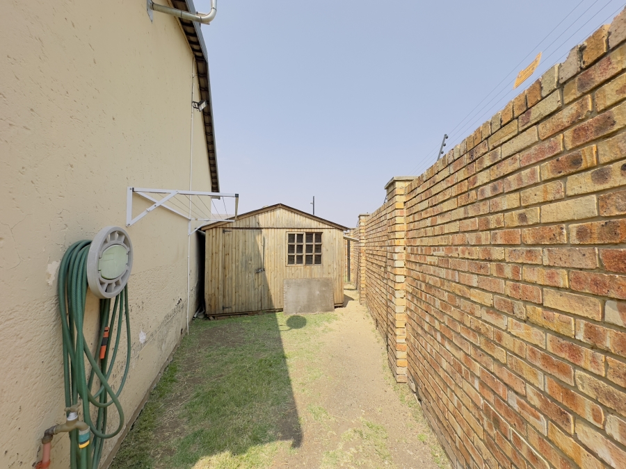 2 Bedroom Property for Sale in Verwoerdpark Gauteng