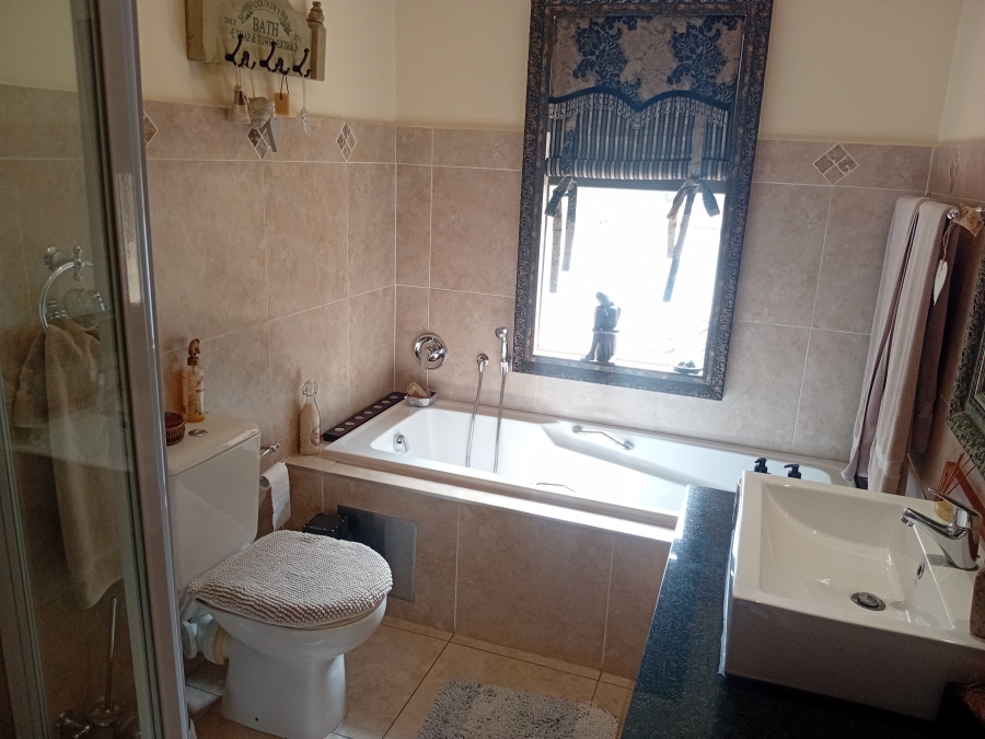3 Bedroom Property for Sale in Woodhill Lavender Gauteng