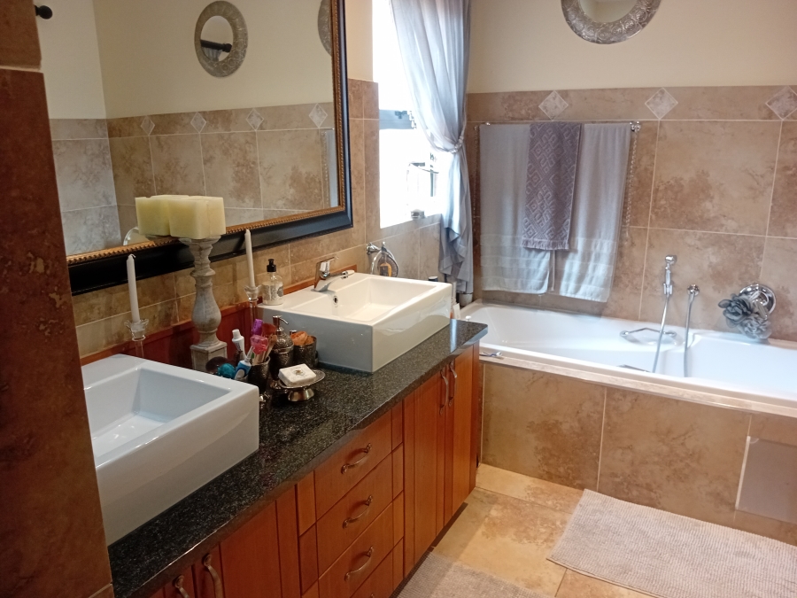 3 Bedroom Property for Sale in Woodhill Lavender Gauteng