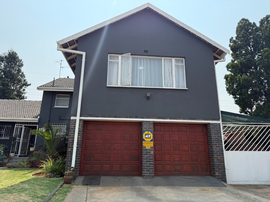 4 Bedroom Property for Sale in Mondeor Gauteng