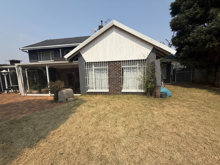 4 Bedroom Property for Sale in Mondeor Gauteng