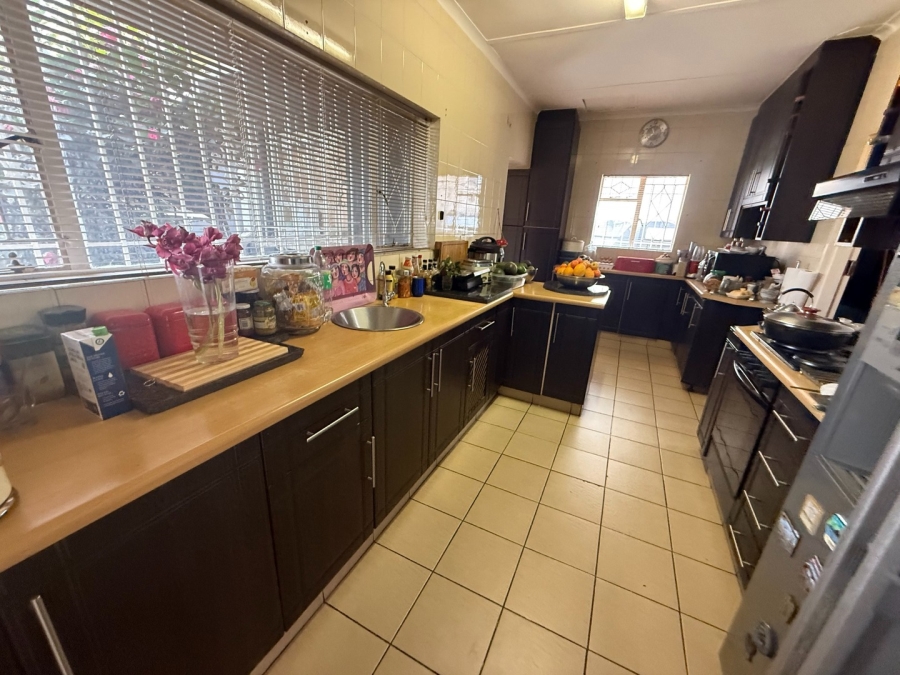 4 Bedroom Property for Sale in Mondeor Gauteng