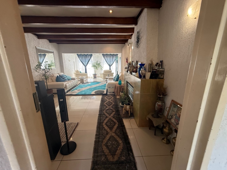 4 Bedroom Property for Sale in Mondeor Gauteng