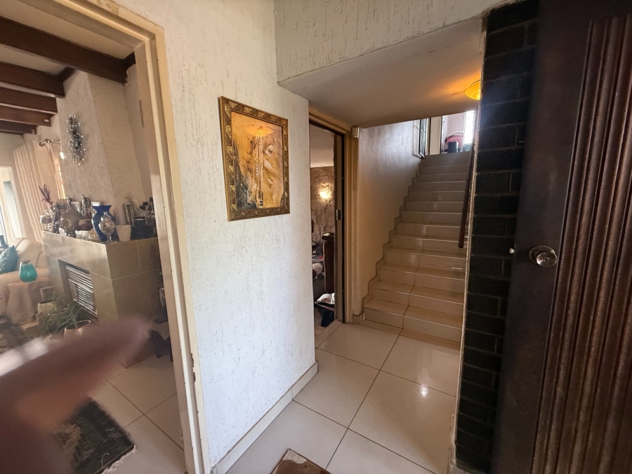 4 Bedroom Property for Sale in Mondeor Gauteng