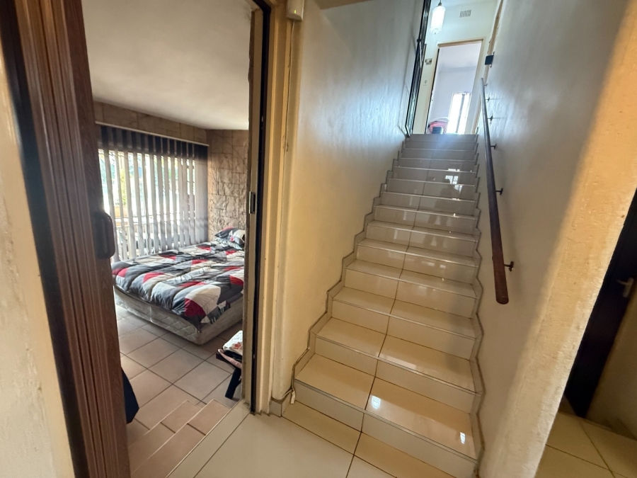 4 Bedroom Property for Sale in Mondeor Gauteng