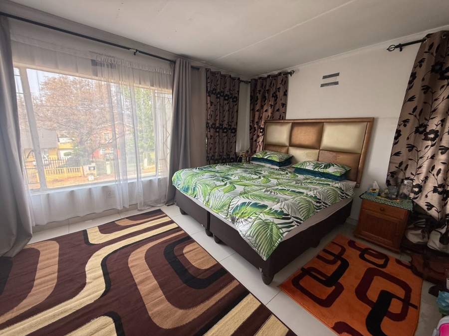 4 Bedroom Property for Sale in Mondeor Gauteng