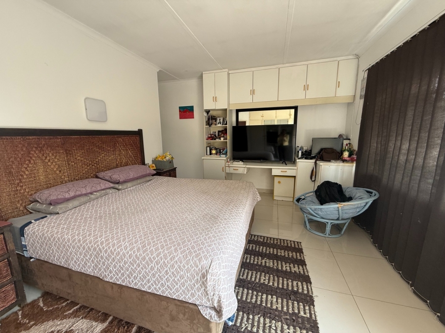 4 Bedroom Property for Sale in Mondeor Gauteng