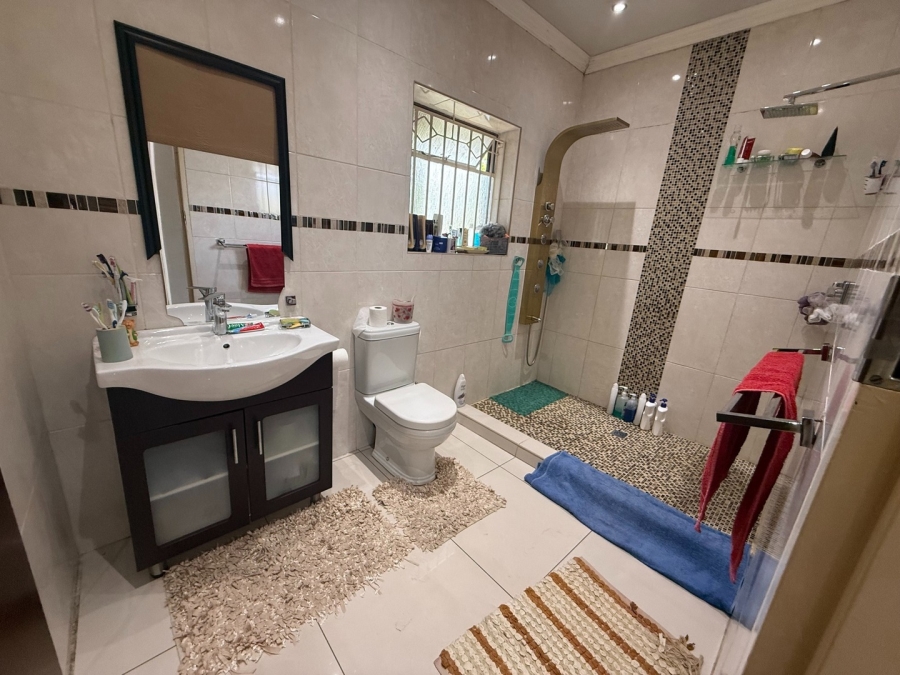 4 Bedroom Property for Sale in Mondeor Gauteng