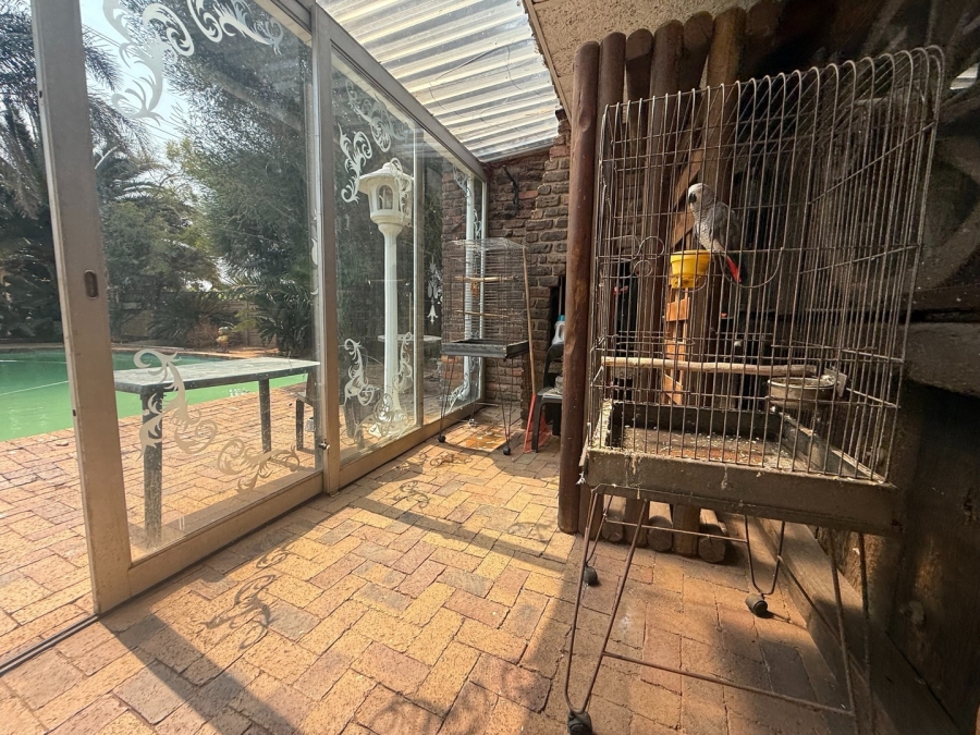 4 Bedroom Property for Sale in Mondeor Gauteng