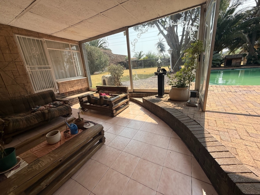 4 Bedroom Property for Sale in Mondeor Gauteng