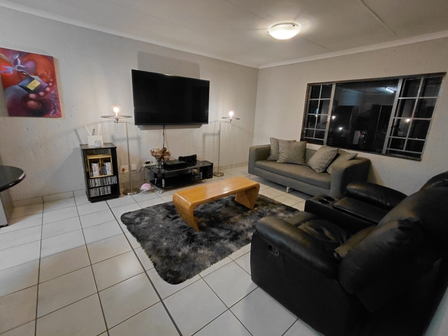 2 Bedroom Property for Sale in Kenleaf Gauteng