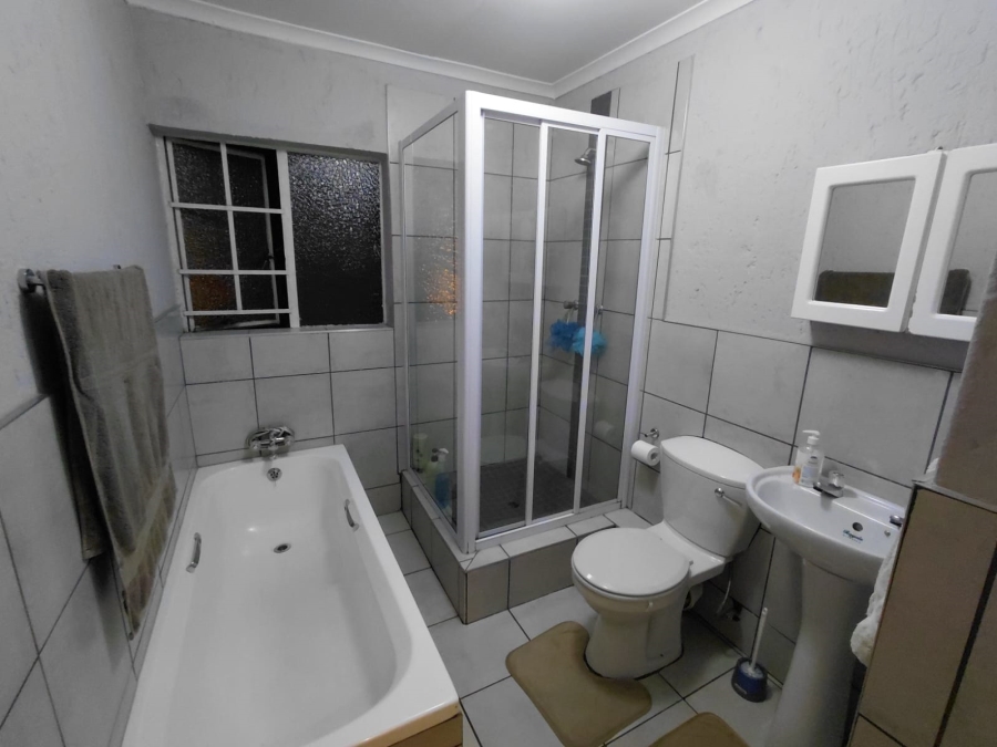 2 Bedroom Property for Sale in Kenleaf Gauteng