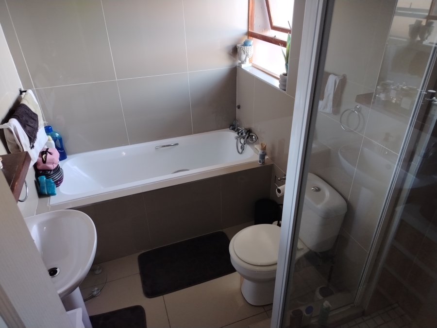 To Let 2 Bedroom Property for Rent in Helderwyk Gauteng