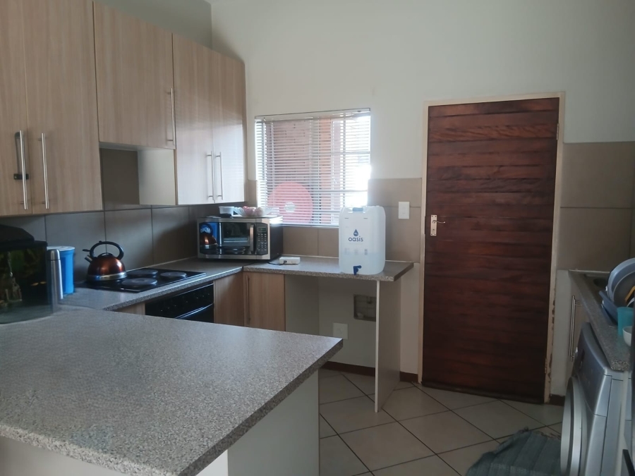 2 Bedroom Property for Sale in Monavoni Gauteng