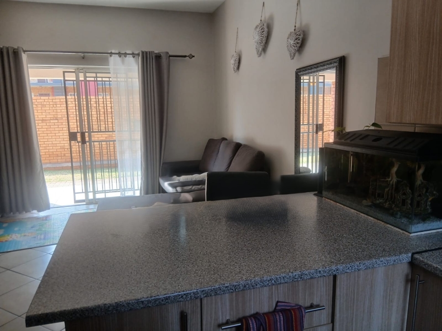2 Bedroom Property for Sale in Monavoni Gauteng