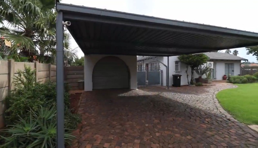 3 Bedroom Property for Sale in Ravenswood Gauteng