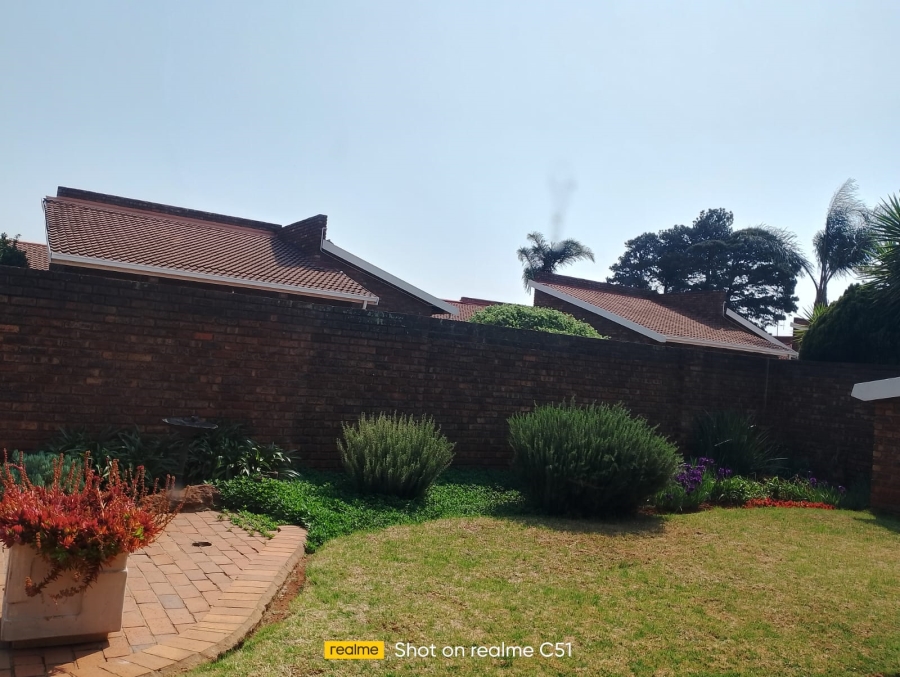 3 Bedroom Property for Sale in Larrendale Gauteng