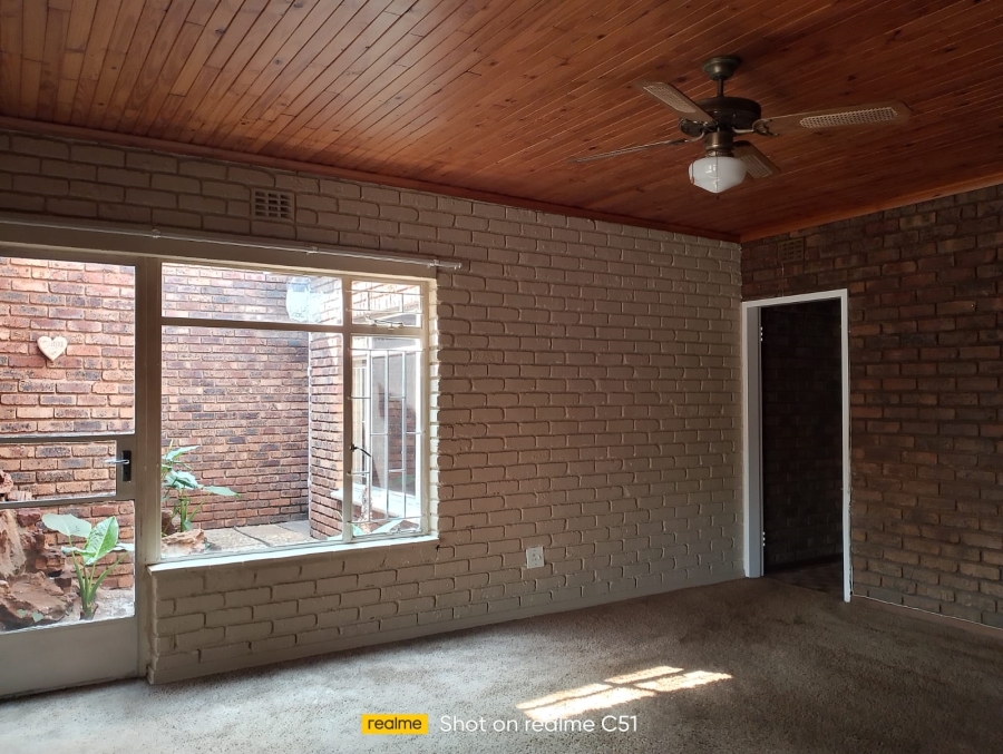 3 Bedroom Property for Sale in Larrendale Gauteng