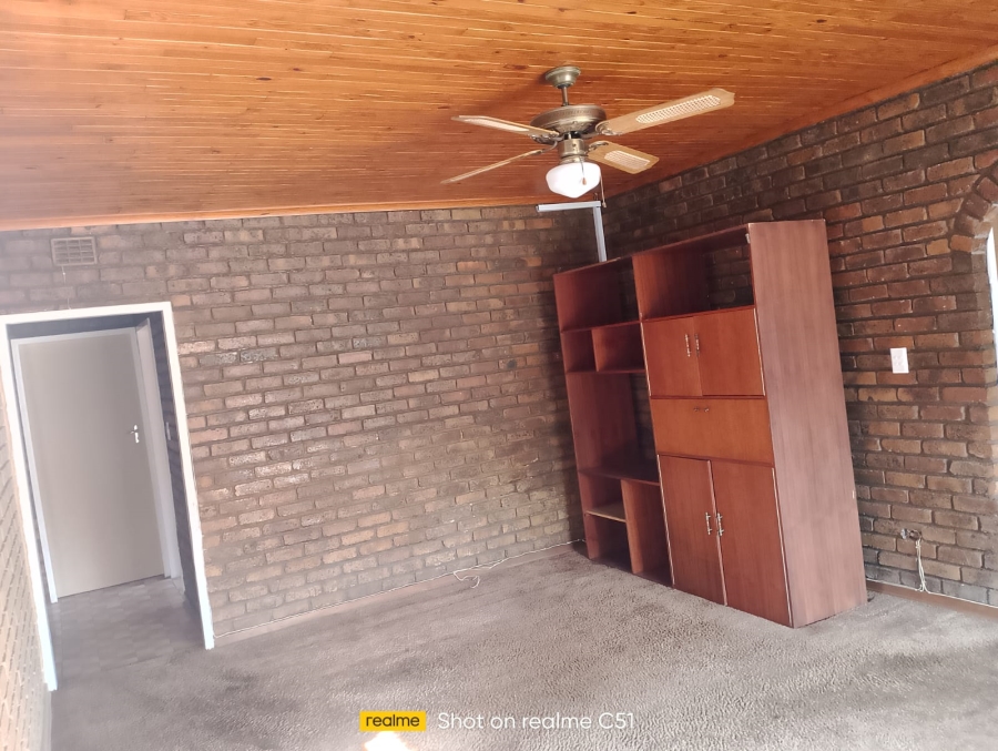 3 Bedroom Property for Sale in Larrendale Gauteng
