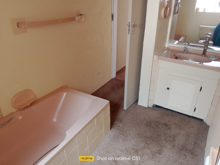 3 Bedroom Property for Sale in Larrendale Gauteng