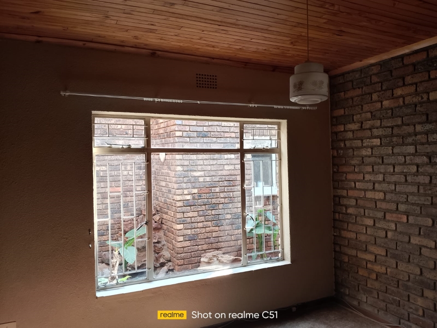 3 Bedroom Property for Sale in Larrendale Gauteng