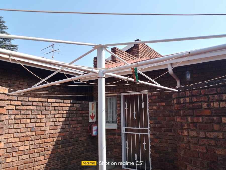 3 Bedroom Property for Sale in Larrendale Gauteng