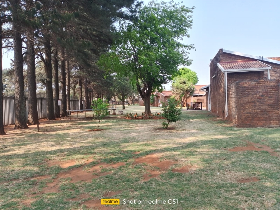 3 Bedroom Property for Sale in Larrendale Gauteng