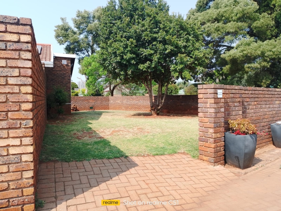 3 Bedroom Property for Sale in Larrendale Gauteng