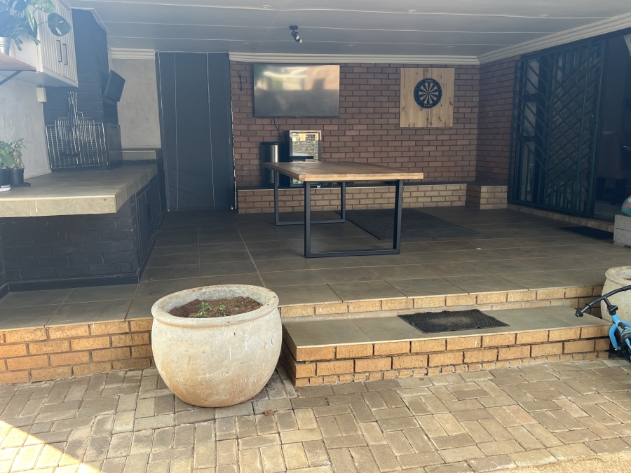 3 Bedroom Property for Sale in Moreleta Park Gauteng