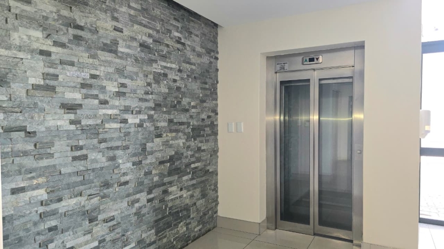 Commercial Property for Sale in Die Hoewes Gauteng