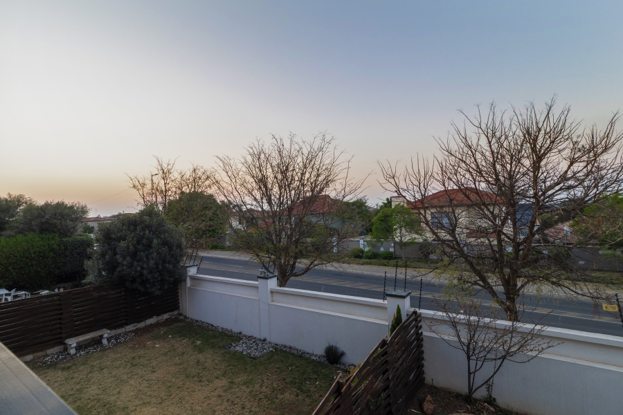 3 Bedroom Property for Sale in Greenstone Crest Gauteng