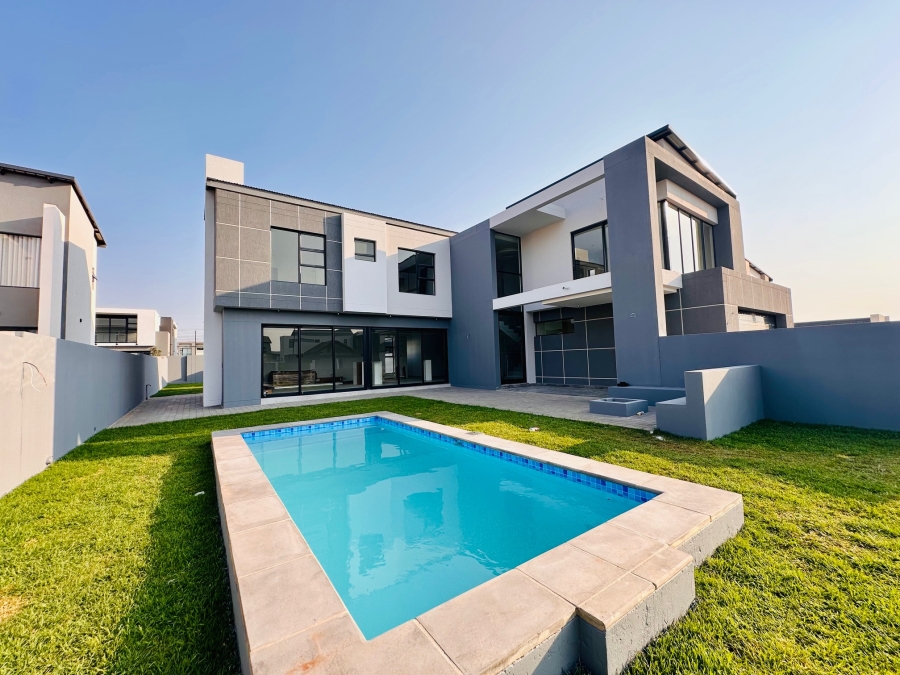 5 Bedroom Property for Sale in Midstream Heights Gauteng