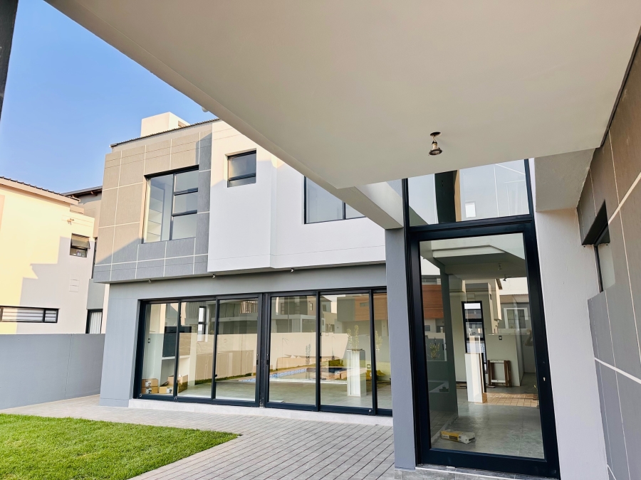 5 Bedroom Property for Sale in Midstream Heights Gauteng