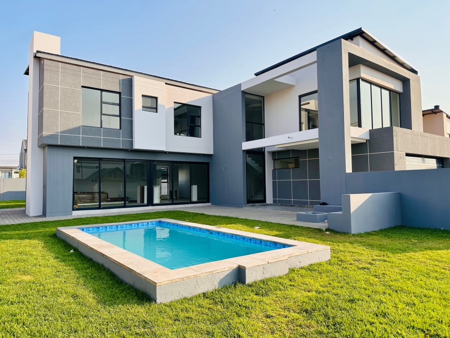 5 Bedroom Property for Sale in Midstream Heights Gauteng